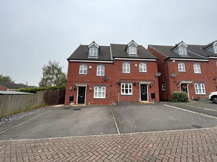 4 Bedroom Semi-Detached House To Rent In Strutts Close, South Normanton, Alfreton, DE55