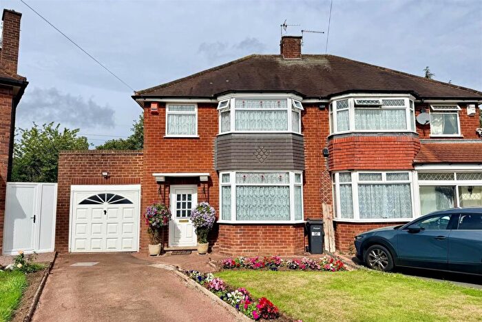 3 Bedroom Semi Detached House For Sale In Apsley Road, Oldbury, B68