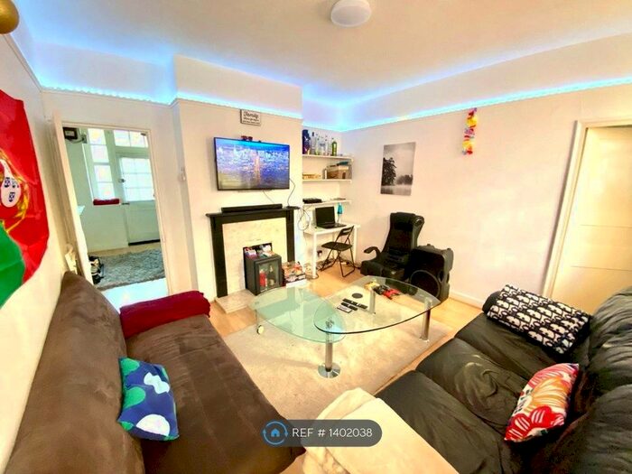 3 Bedroom Flat To Rent In Page Street, London, SW1P