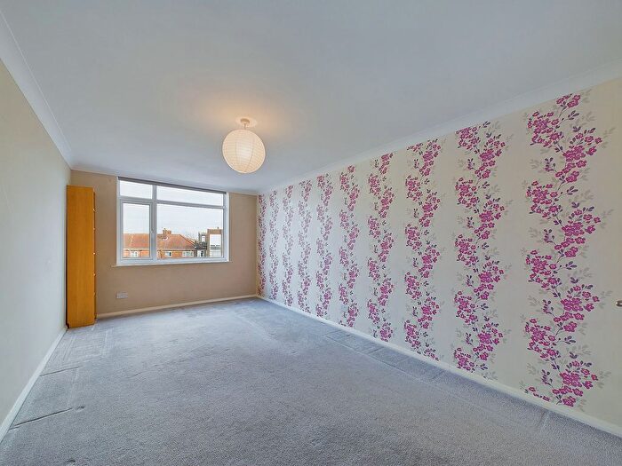 2 Bedroom Flat To Rent In Broadwater Boulevard Flats, Broadwater, Worthing, BN14