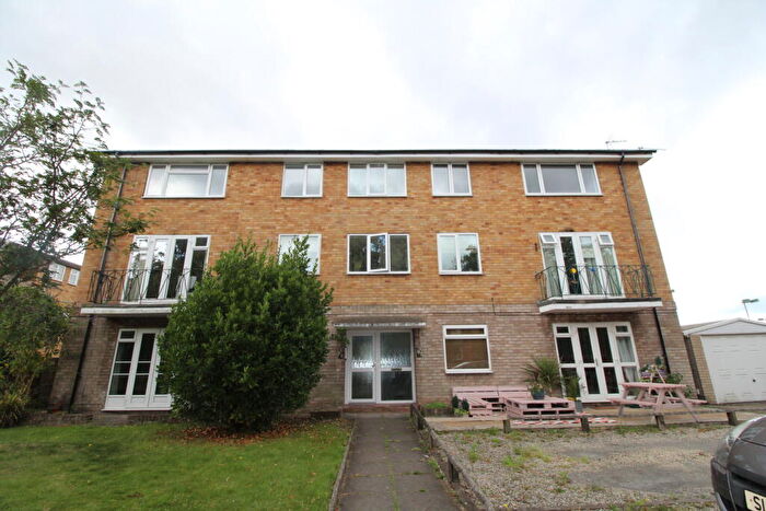 2 Bedroom Flat To Rent In Guys Cliffe Avenue, Leamington Spa, CV32