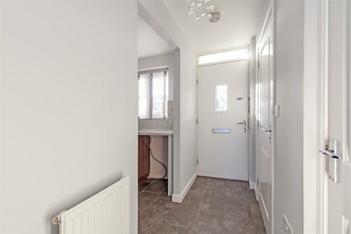2 Bedroom Semi-Detached House For Sale In Askew Way, Chesterfield, S40