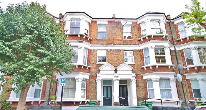 2 Bedroom Flat To Rent In College Place, London, NW1