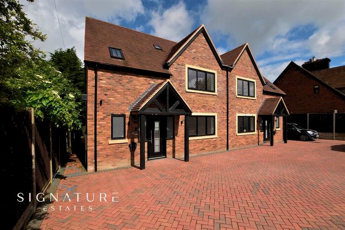 3 Bedroom Semi-Detached House For Sale In Bedmond Road, Bedmond, Abbots Langley, WD5