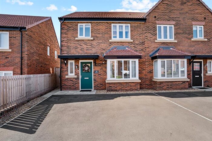 3 Bedroom Semi-detached House For Sale In Wayfarer Meadows, Hartlepool, TS27