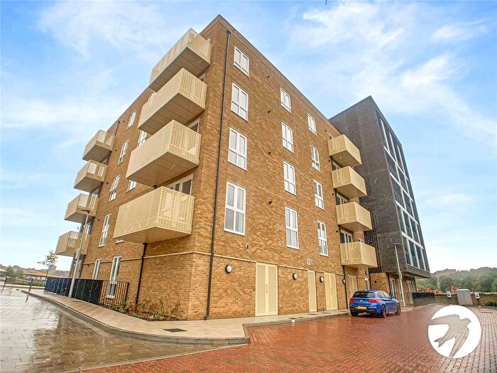 2 Bedroom Flat For Sale In Corys Road, Rochester, Kent, ME1