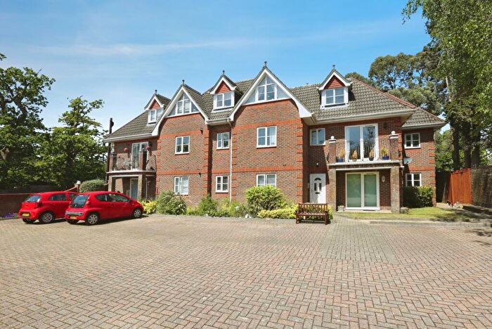 2 Bedroom Flat For Sale In Winchester Road, Chandler's Ford, Eastleigh, Hampshire, SO53