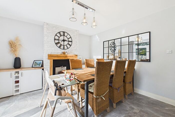 4 Bedroom Semi-detached House For Sale In Lown Hill, York, North Yorkshire, YO24