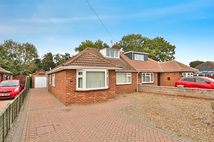 3 Bedroom Chalet For Sale In Thompson Road, Norwich, NR7