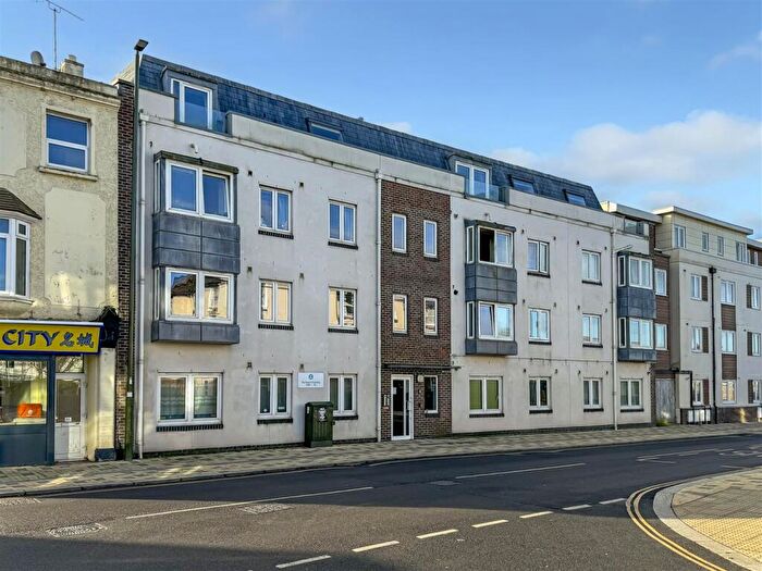 1 Bedroom Apartment For Sale In Terminus Road, Littlehampton, BN17