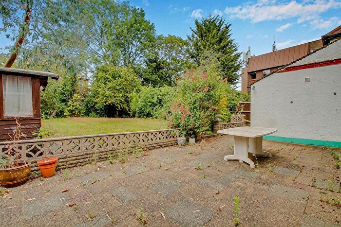 4 Bedroom Detached House For Sale In Neeld Crescent, London, NW4