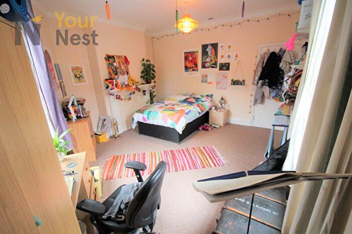 5 Bedroom End Of Terrace House To Rent In Hessle Walk, Hyde Park, Leeds, Ej, LS6