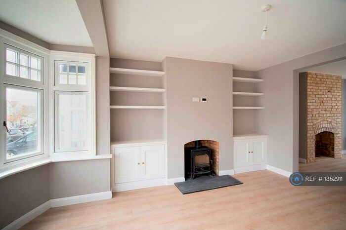 5 Bedroom Semi-Detached House To Rent In Court Road, London, SE25