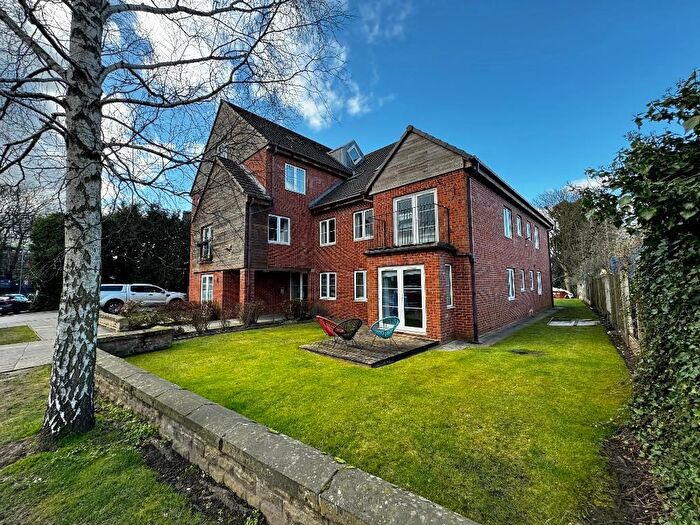 2 Bedroom Flat To Rent In Daisy Bank Road, Victoria Park, Manchester, M14