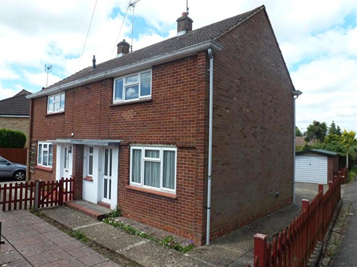 2 Bedroom Semi-Detached House To Rent In Upper Way, Farnham, GU9