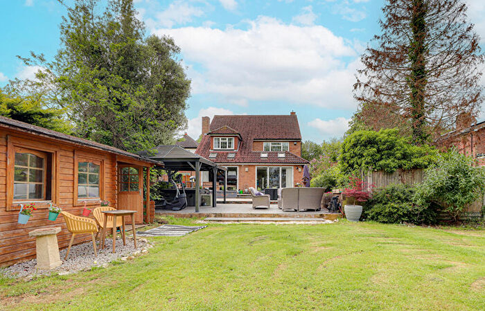 5 Bedroom Detached House For Sale In Common Road, Kensworth, Dunstable, LU6