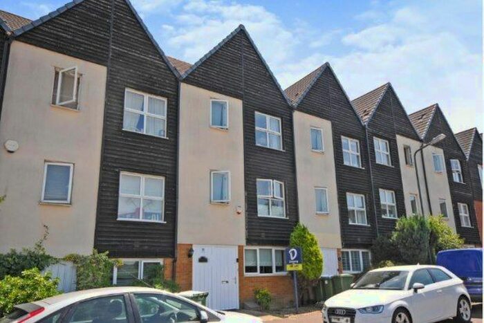 4 Bedroom Property To Rent In Cloudeseley Close, Sidcup, DA14