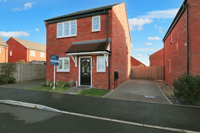 3 Bedroom Detached House For Sale In Astley Gardens, Hilton, DE65