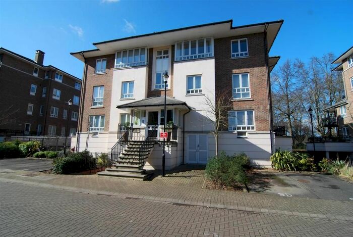 2 Bedroom Flat To Rent In Arun House, Maybate Avenue, KT2