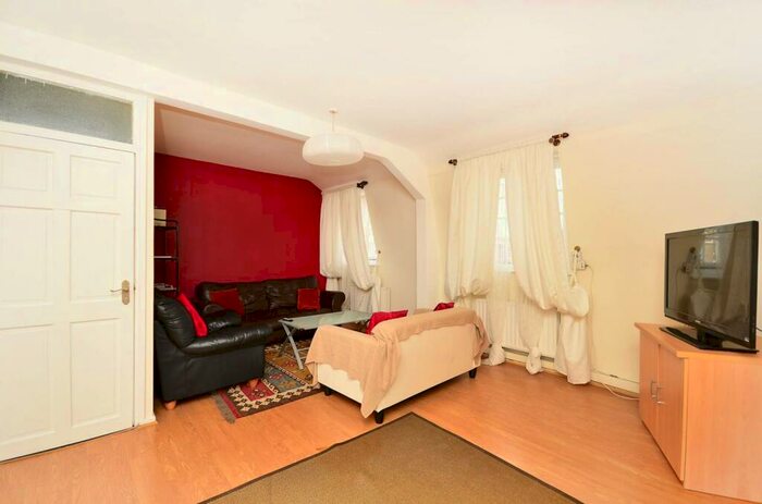 3 Bedroom Flat To Rent In Portpool Lane, Farringdon, London, EC1N