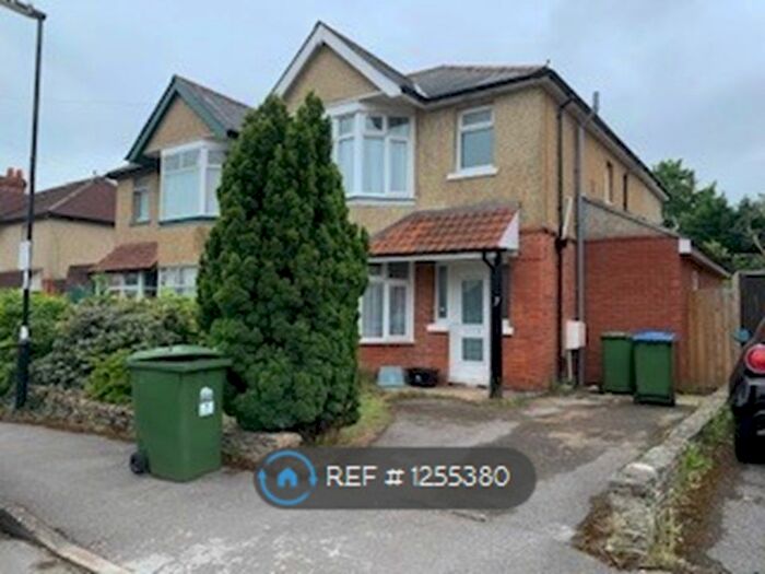 5 Bedroom Semi-Detached House To Rent In Ripstone Gardens, Southampton SO17