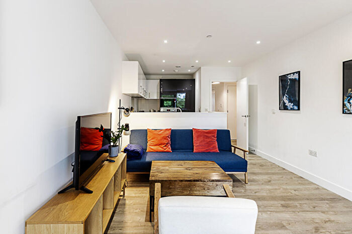 2 Bedroom Flat To Rent In Beck Square, London, E10