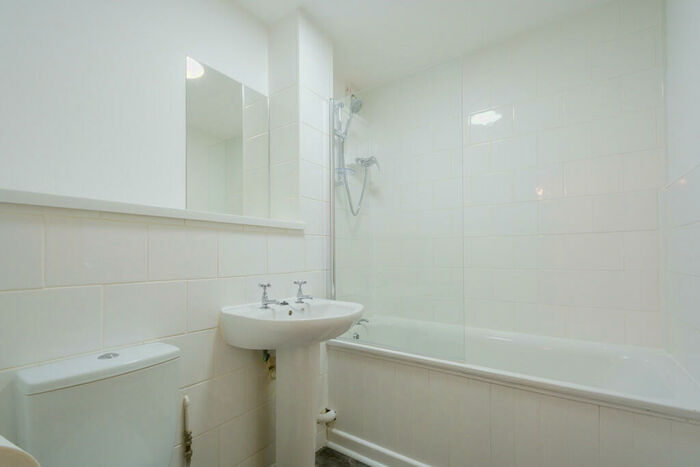 2 Bedroom Apartment To Rent In Melcombe Road, Bath, BA2