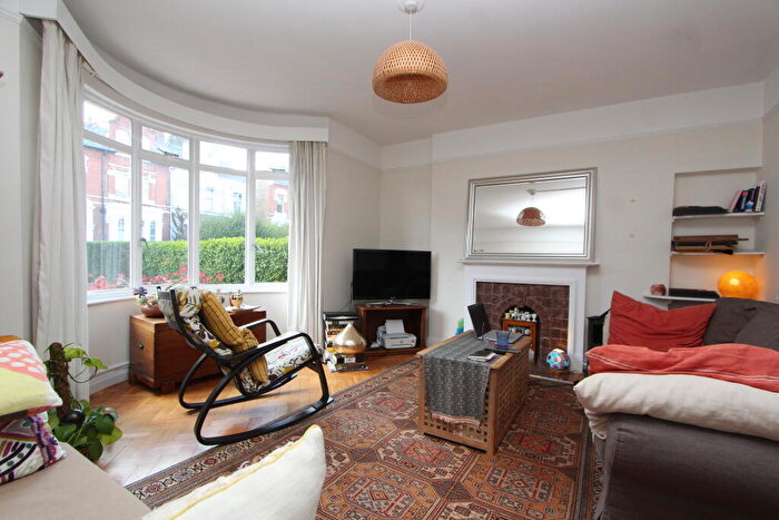 2 Bedroom Apartment To Rent In Derwent Court, Cecile Park, Crouch End, London, N8