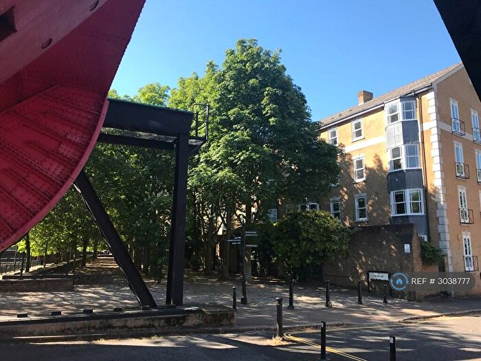 2 Bedroom Flat To Rent In Raleigh Court, London, SE16