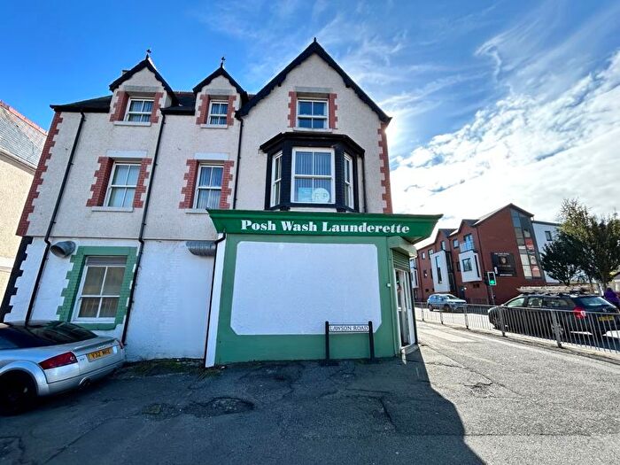 3 Bedroom Maisonette For Sale In Abergele Road, Colwyn Bay, LL29