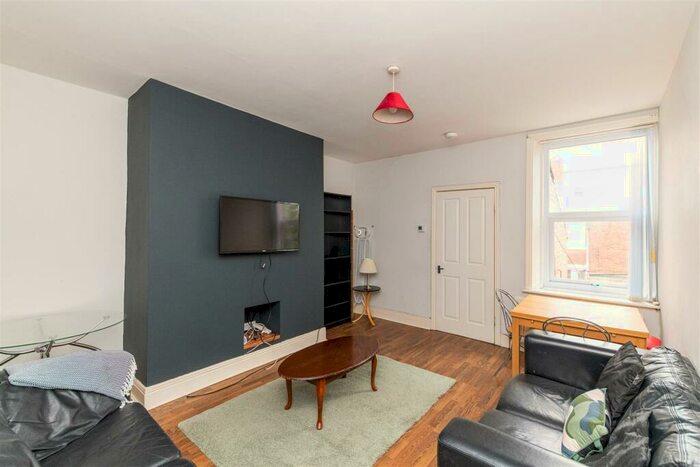 3 Bedroom Flat To Rent In King John Terrace, Heaton, Newcastle Upon Tyne, NE6