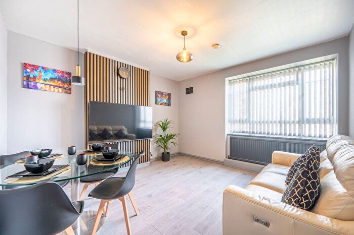 4 Bedroom Flat To Rent In White City Estate, White City, London, W12