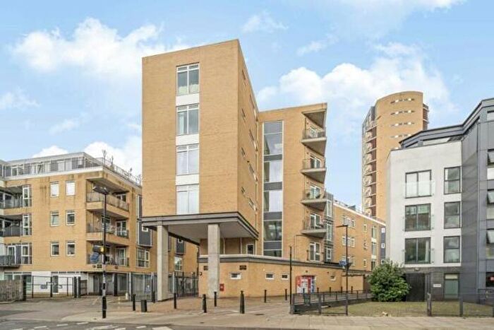 2 Bedroom Flat To Rent In Martello Street, Hackney, E8