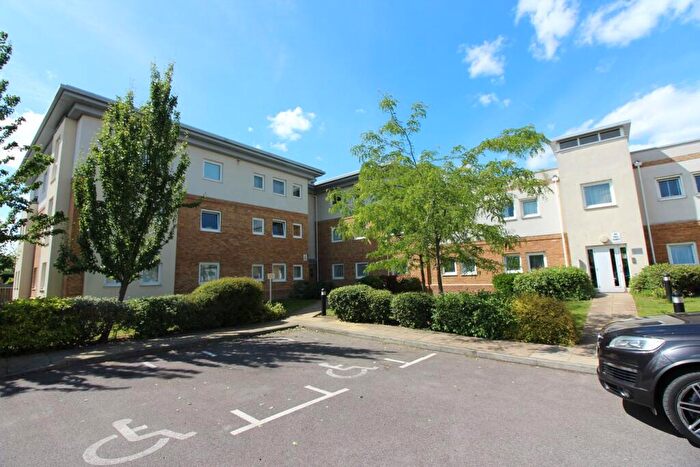 2 Bedroom Apartment For Sale In Pool Close, West Molesey, KT8