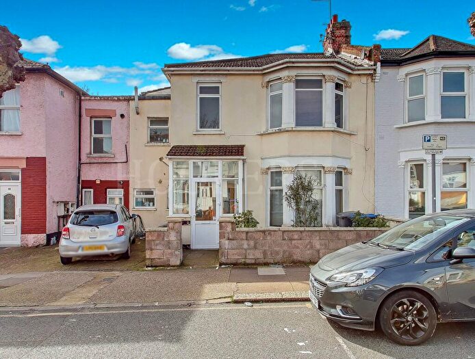 2 Bedroom Flat For Sale In Lansdowne Grove, London, NW10