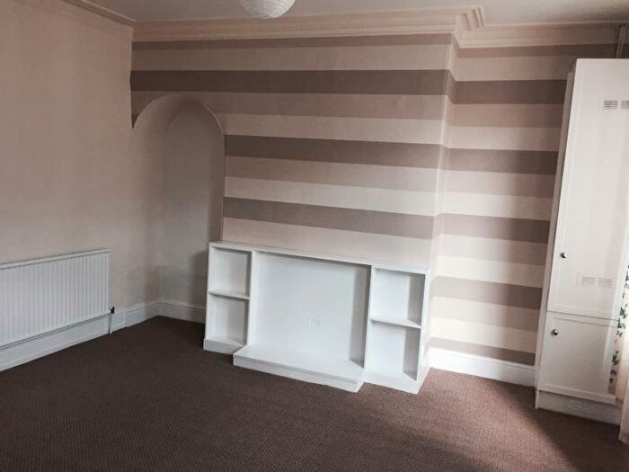 2 Bedroom Terraced House To Rent In Longroyd Grove, LS11
