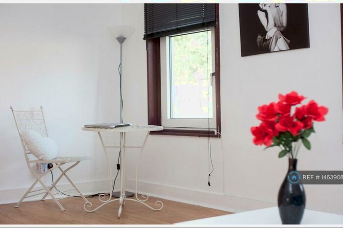 2 Bedroom Flat To Rent In Morieux Road, London, E10