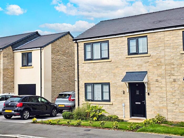 3 Bedroom Semi-Detached House For Sale In Becks Mill Close, Silsden, BD20