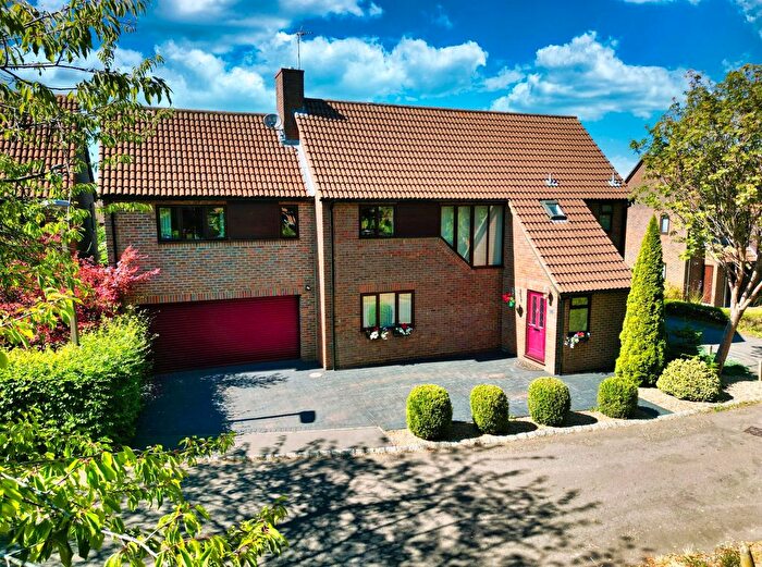 6 Bedroom Detached House For Sale In Wood Lane, Great Linford, MK14