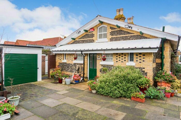 6 Bedroom Detached House To Rent In Spencer Road, Birchington, CT7