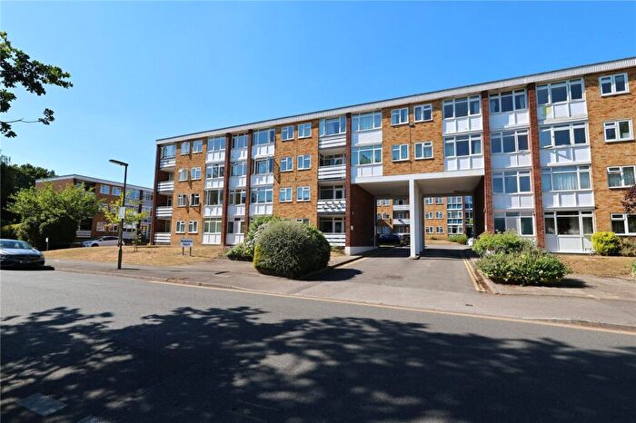 2 Bedroom Penthouse For Sale In Radstone Court, Woking, Surrey, GU22