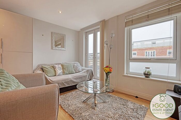 1 Bedroom Flat For Sale In - High Road, Loughton, IG10