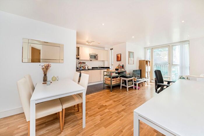 1 Bedroom Flat To Rent In Great Suffolk Street, Borough, SE1