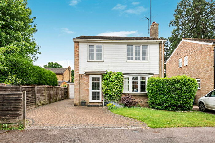 4 Bedroom Detached House For Sale In Charts Close, Cranleigh, GU6