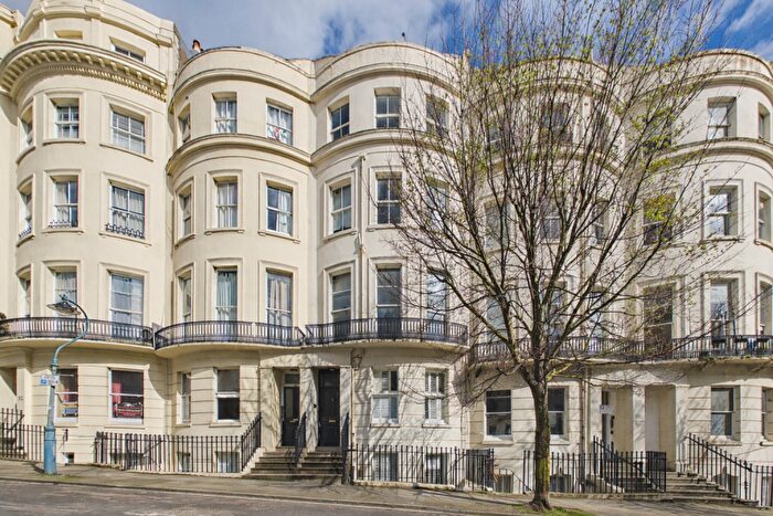 2 Bedroom Flat For Sale In Brunswick Place, Hove, BN3