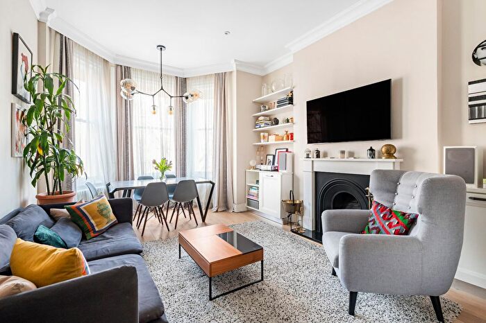 2 Bedroom Flat For Sale In Castellain Road, Little Venice, W9