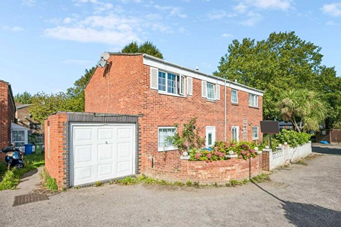 3 Bedroom Semi-Detached House For Sale In Scylla Road, Peckham, SE15