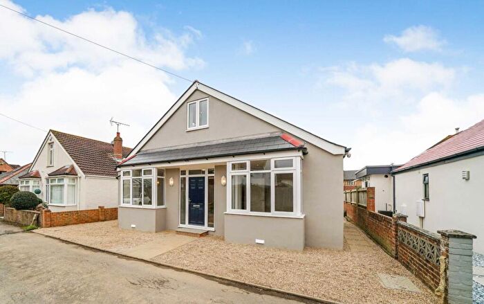 3 Bedroom Chalet To Rent In Queens Gardens, Chichester, PO19