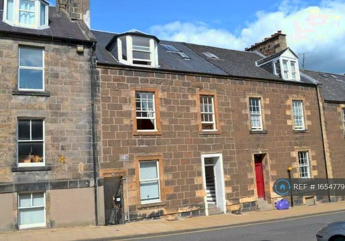 4 Bedroom Flat To Rent In Queen Street, Stirling, FK8