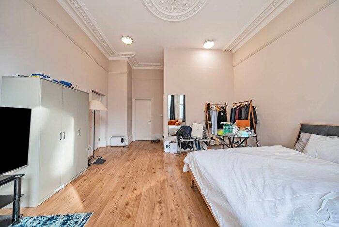 Studio To Rent In Queens Gate, South Kensington, London, SW7